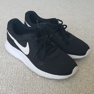 Nike Black Gym Shoes Size: 7
